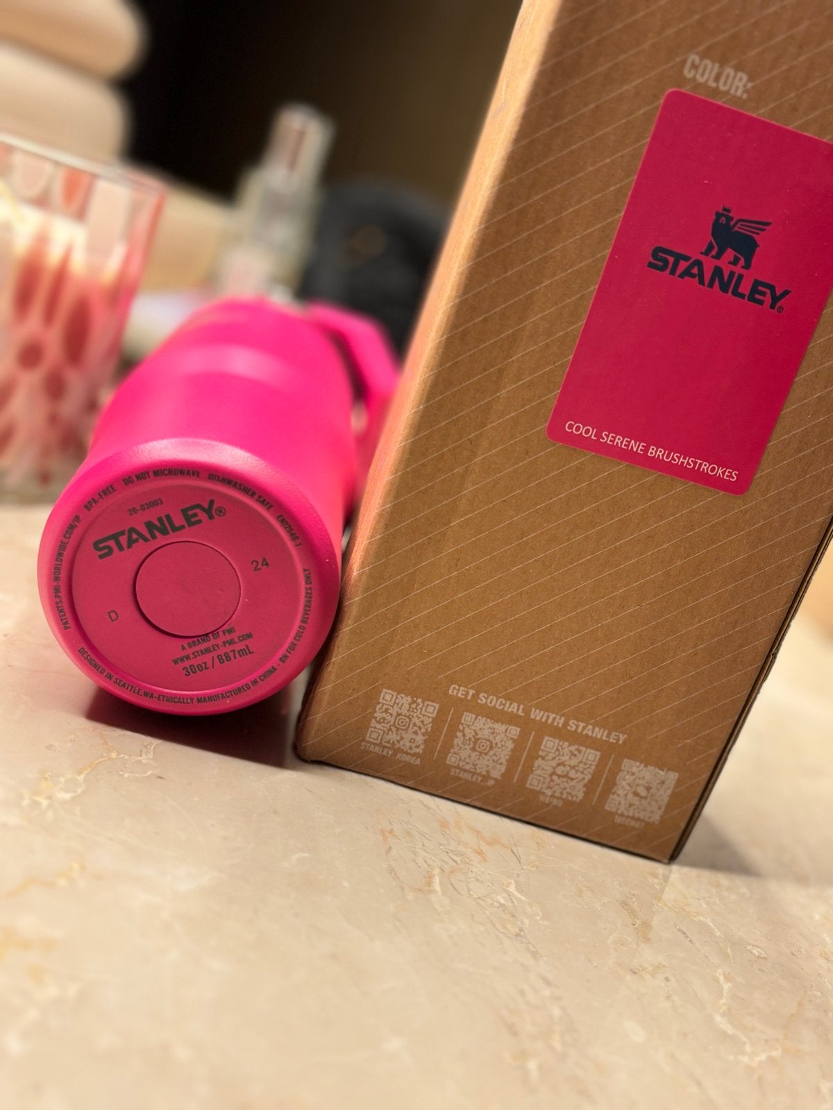 Stanley Beker Donker Roze - Flip Straw Tumbler 887ml, Sport en Fitness, Fitnessmaterialen, Verzenden, Nieuw, Weerstandband