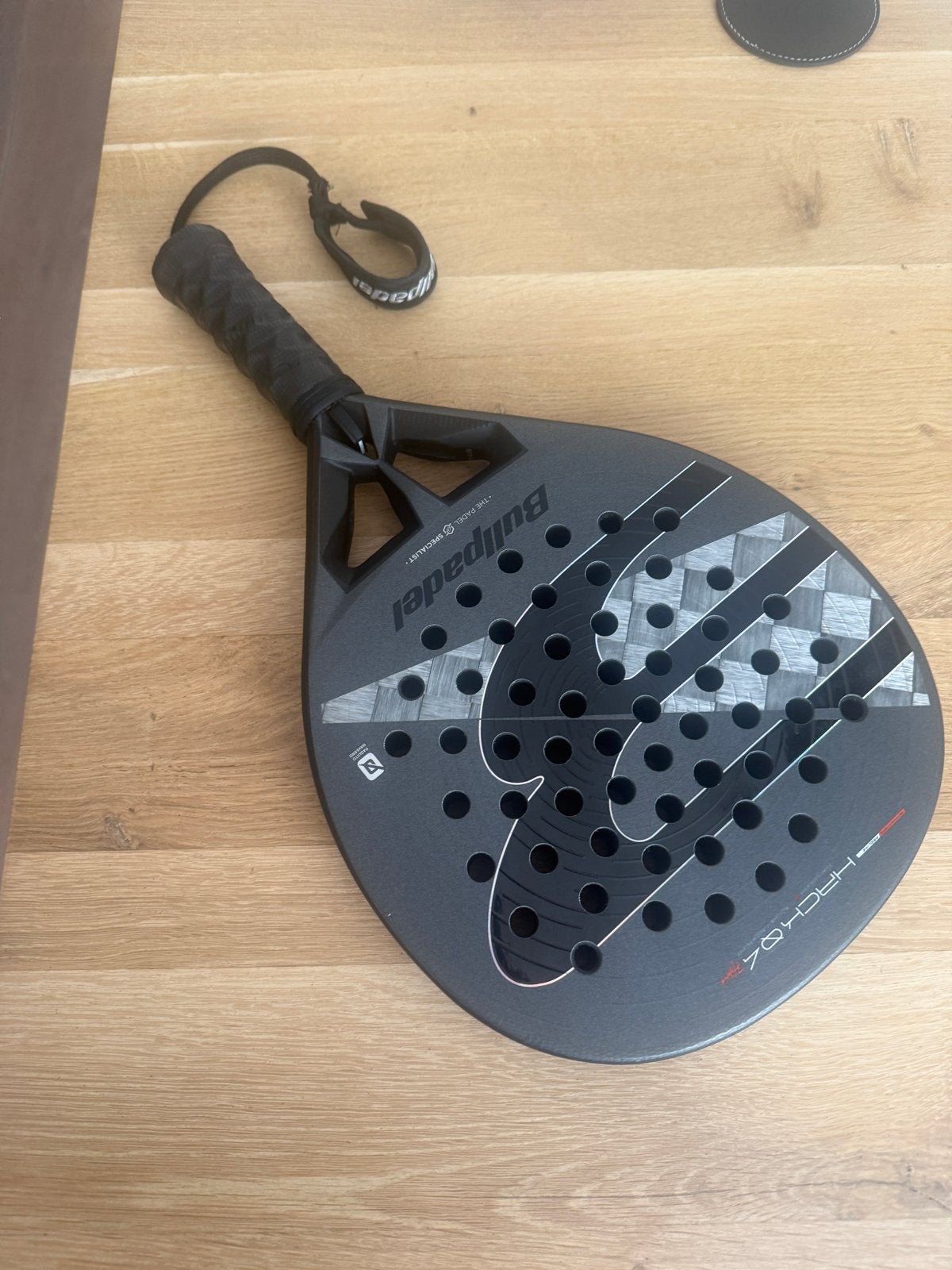 Bullpadel Hack hybrid 04 2026, Sport en Fitness, Padel, Ophalen, Zo goed als nieuw, Padelracket