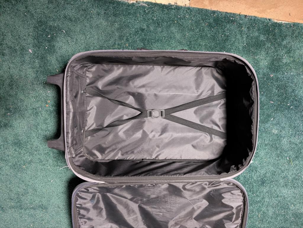 grijze reiskoffer met wieltjes, Gebruikt, Minder dan 35 cm, Ophalen of Verzenden, Grijs
