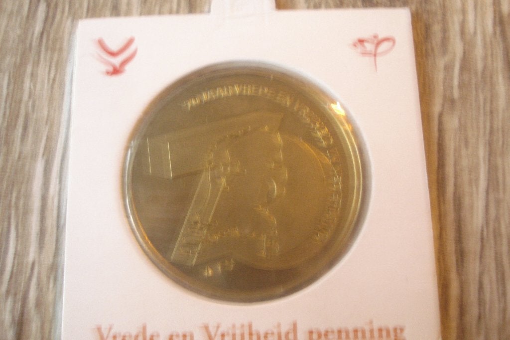 VREDE EN VRIJHEID PENNING, Postzegels en Munten, Ophalen of Verzenden, Koningin Beatrix, Overige waardes, Losse munt