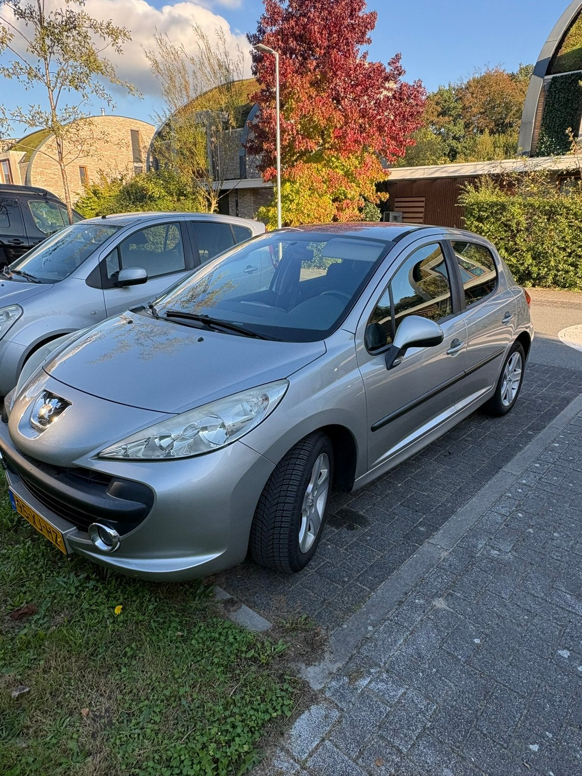 Peugeot 207 1.6  16V 5DRS 2007 Grijs Airco Topstaat!, Auto's, Voorwielaandrijving, Handgeschakeld, 1587 cc, Zilver of Grijs
