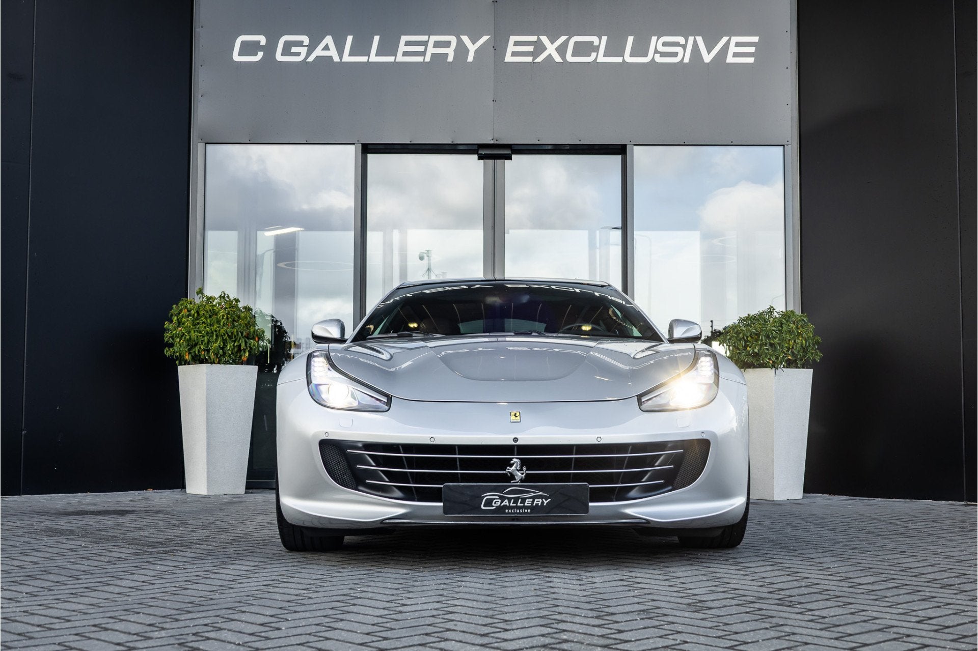 Ferrari GTC4Lusso T 3.9 V8 - Panorama | Passenger Display |, Auto's, Ferrari, Automaat, Achterwielaandrijving, Leder, 3855 cc