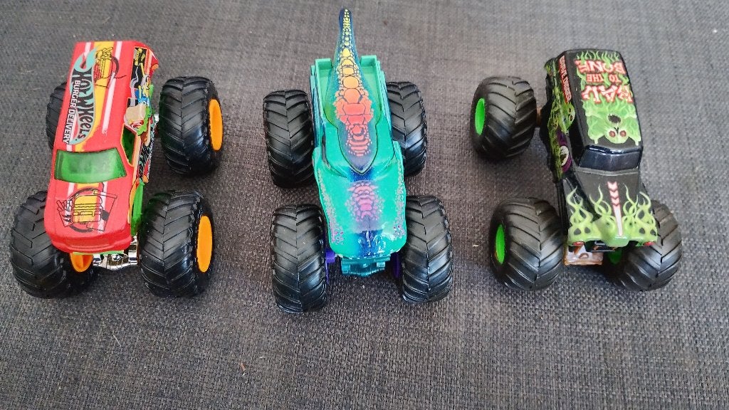 Hot wheels 3 stuks, Ophalen, Zo goed als nieuw
