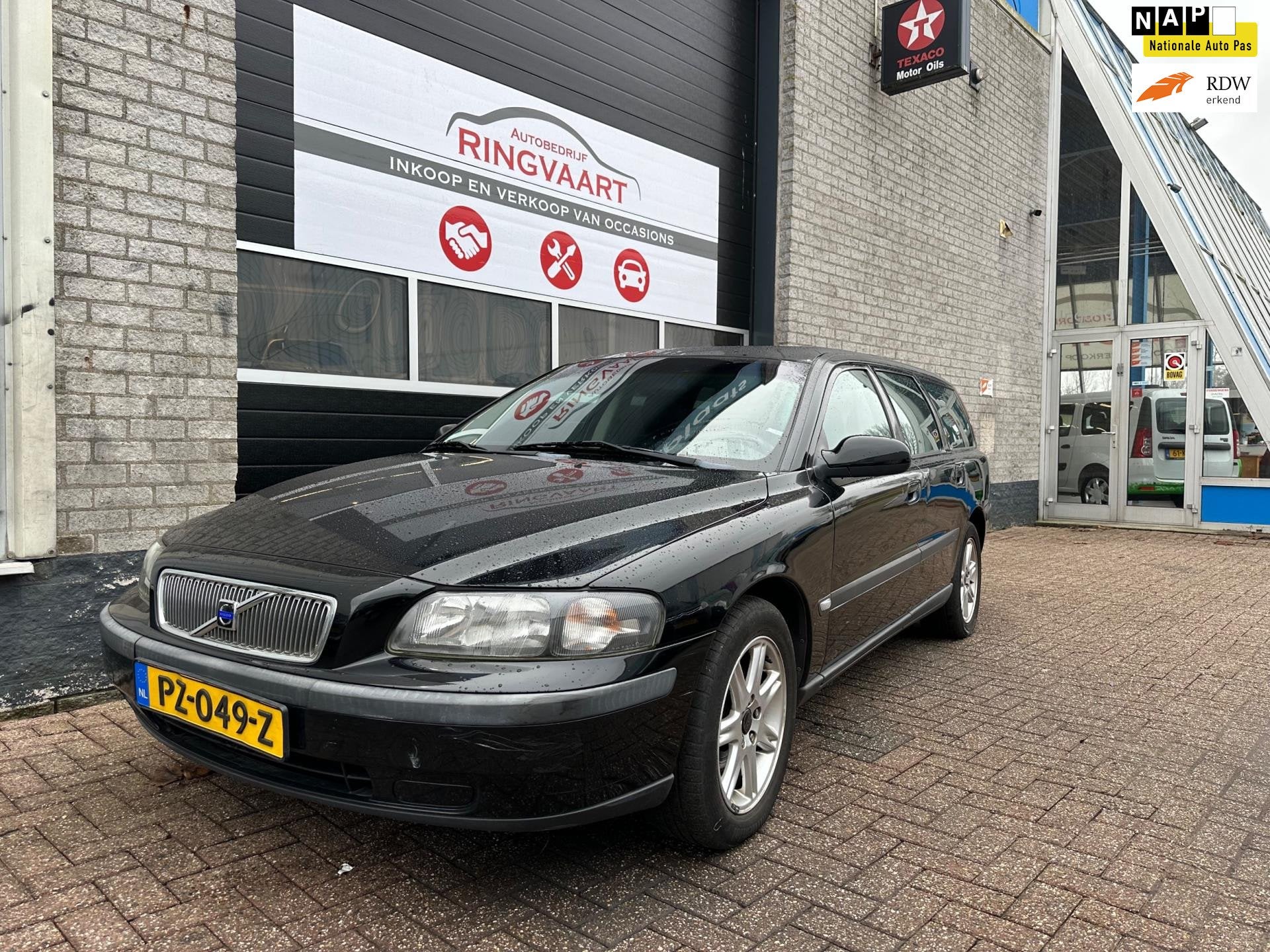 Volvo V70 2.4 Bi-Fuel Comfort Line Met Jaar APK, Auto's, Voorwielaandrijving, Zwart, V70, Te koop