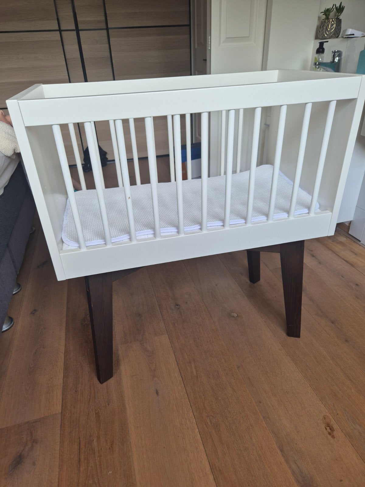Kidsmill ledikant voor newborns + matras en aerosleep, Kinderen en Baby's, Kinderkamer | Bedden, Ophalen, Zo goed als nieuw, Minder dan 140 cm