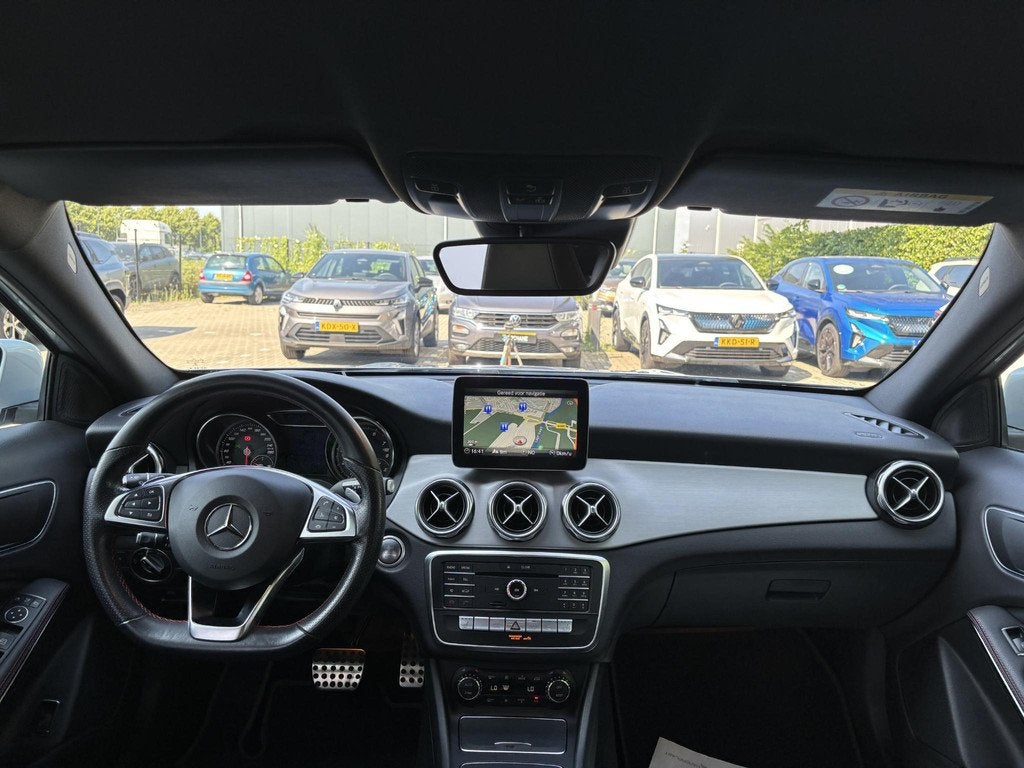 Mercedes-Benz GLA-klasse 180 AMG Line | Navigatie | Camera |, Auto's, Mercedes-Benz, 4 cilinders, 715 kg, Leder en Stof, 122 pk