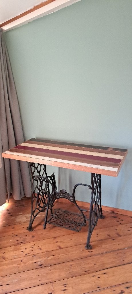 te koop: prachtige vintage naai-machinetafel, Huis en Inrichting, Ophalen, Gebruikt, Piet Hein Eek maakt meubels zoals dit tafelblad gemaakt is