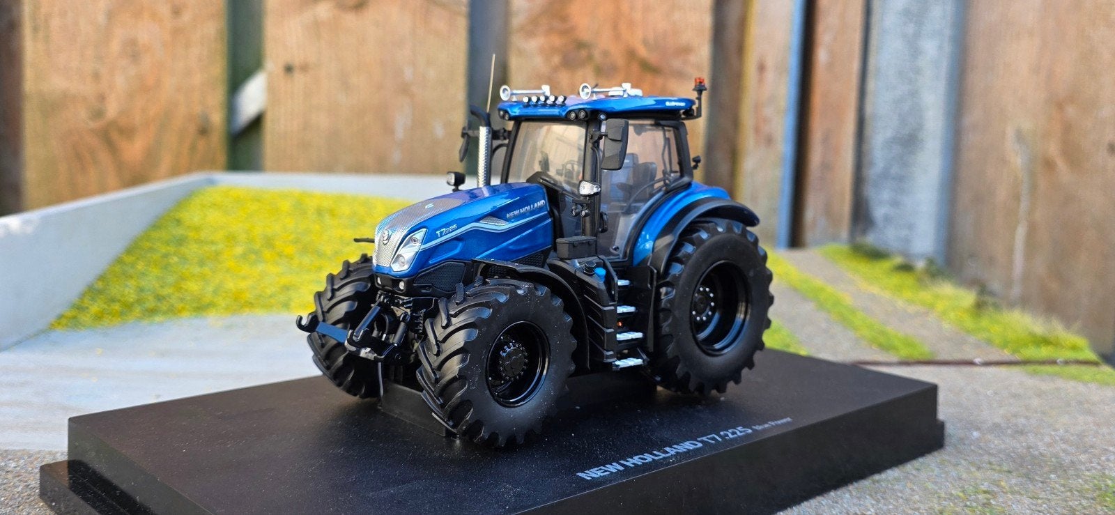 Verbouwde New Holland T7.225 Blue Power 1:32, Ophalen of Verzenden, Nieuw, Tractor of Landbouw, Universal Hobbies