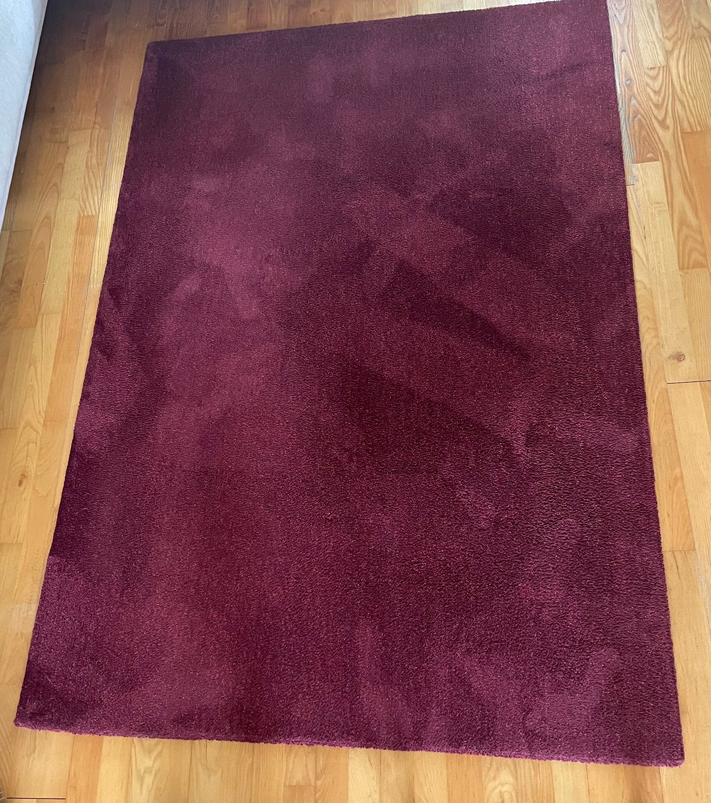 Donkerrood vloerkleed Tyvelse van Ikea 133x195., Huis en Inrichting, Ophalen, Zo goed als nieuw, Rechthoekig, 150 tot 200 cm