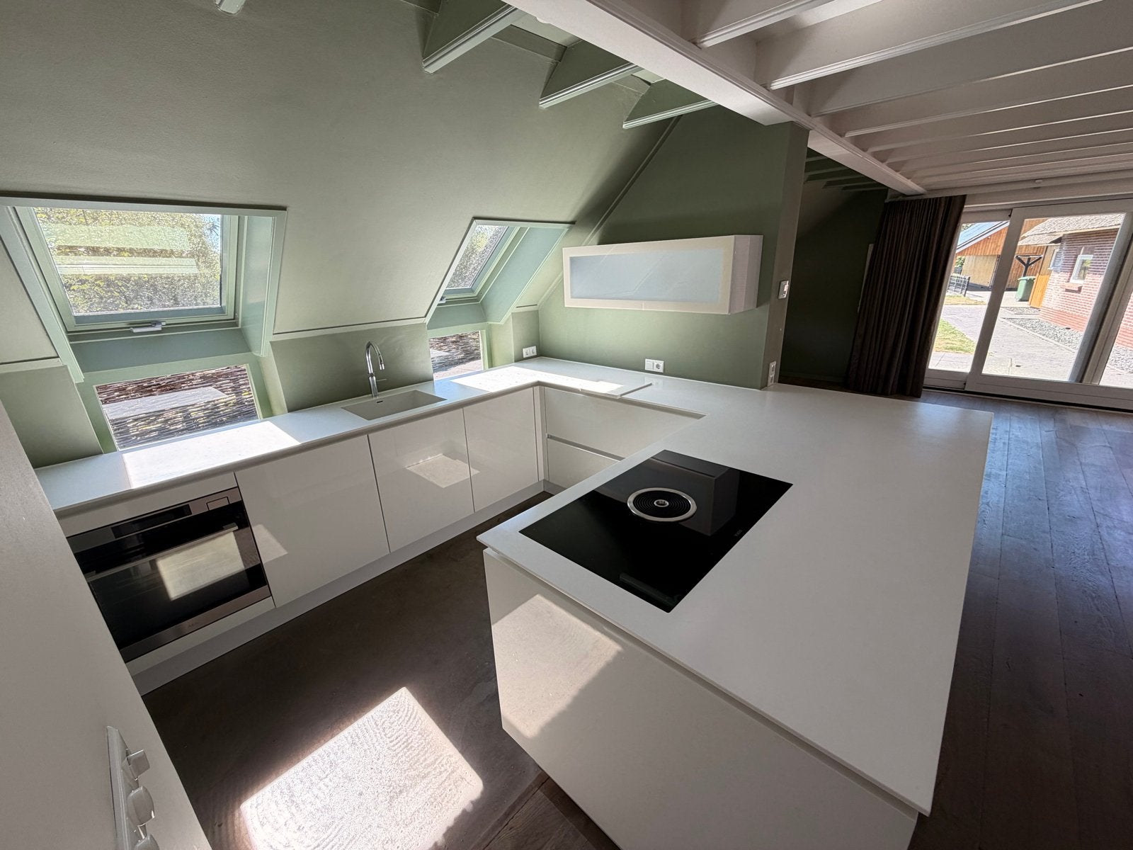 Nette witte keuken incl. AEG apparatuur & Quooker, Ophalen, Wit, Overige typen, Hoogglans of Gelakt