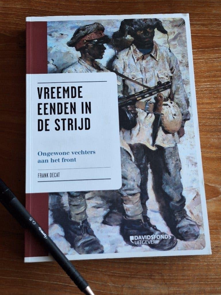 Vreemde eenden in de strijd ongewone vechters aan het front, Ophalen of Verzenden, Tweede Wereldoorlog, Zo goed als nieuw, Overige onderwerpen