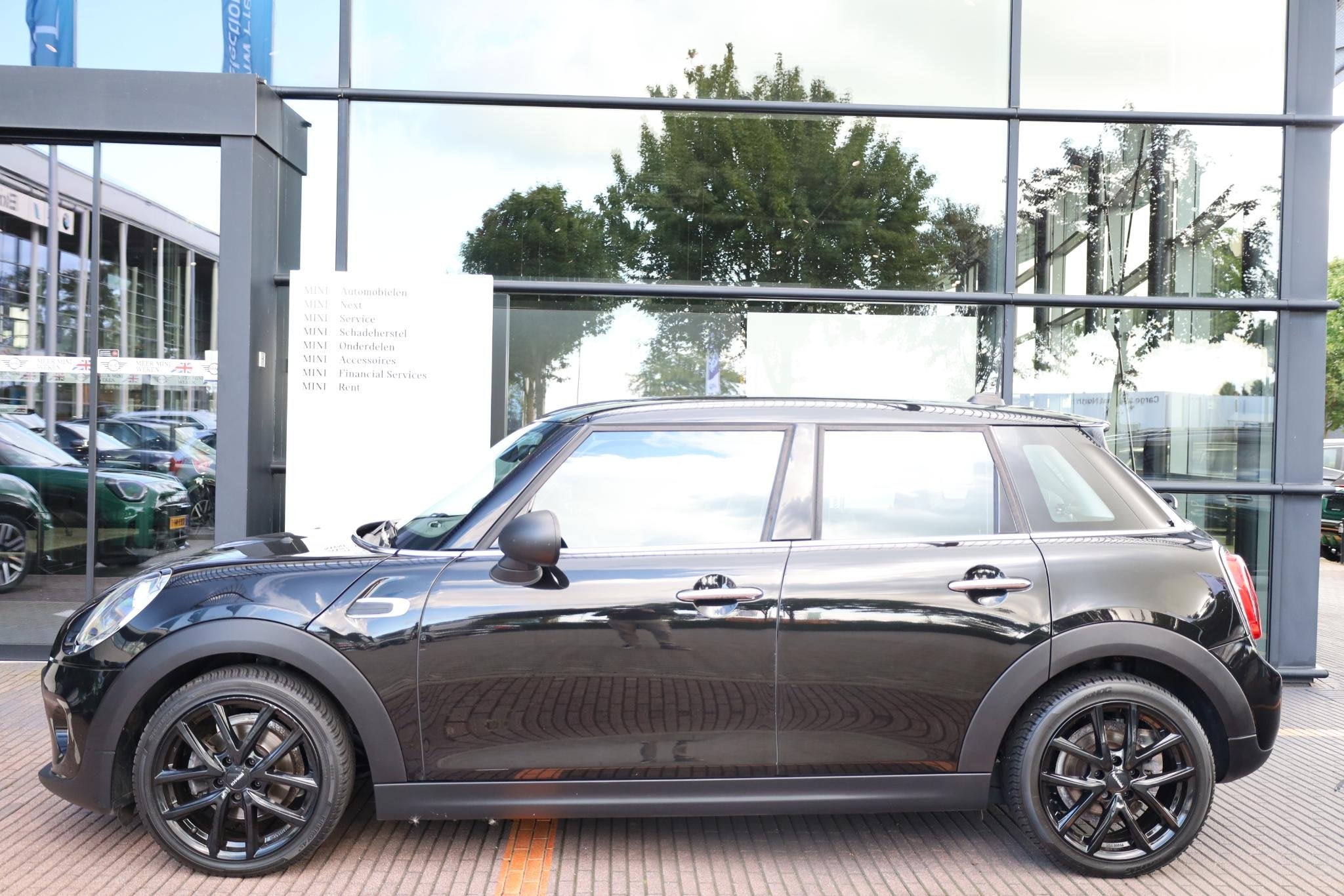 MINI 5-Deurs One | Parkeersensoren achter | Apple Carplay |, Auto's, 12 maanden, Stof, Gebruikt, 1200 kg