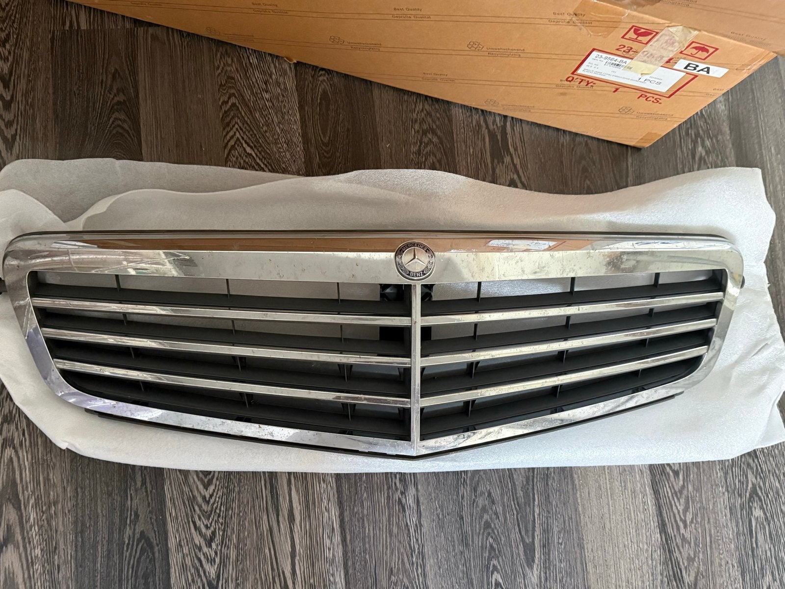 Mercedes-Benz C-Klasse W204 Grille A2048801183, Gebruikt, Voor, Mercedes-Benz, Ophalen of Verzenden