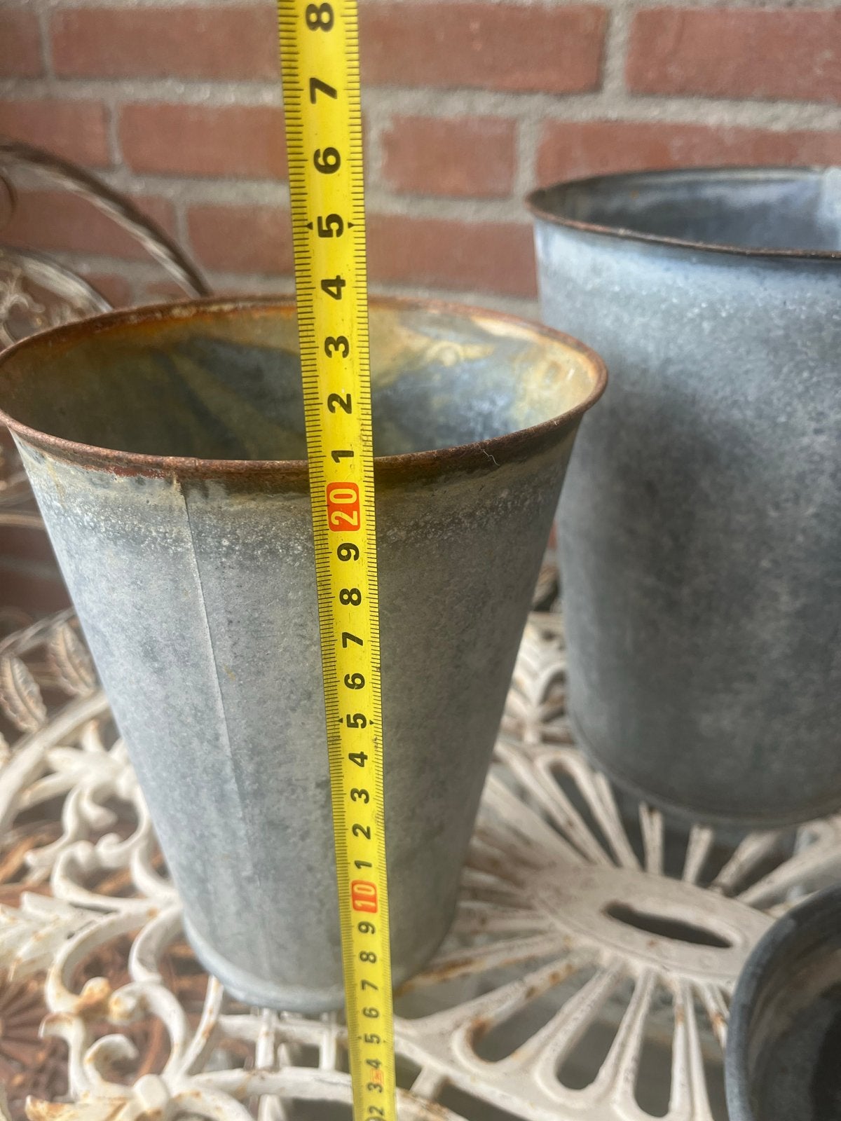 Brocante 3-delige zinken set: 2 bloempotten en schaal, Ophalen of Verzenden