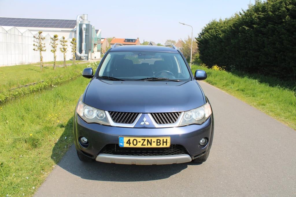 Mitsubishi Outlander 2.4 Intense+ 4x4 7 Persoons, Auto's, 4 cilinders, Blauw, 7 stoelen, Handgeschakeld