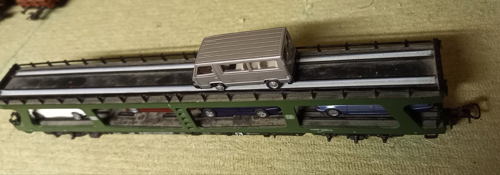 Roco autotransportwagon met auto's, groen, Gebruikt, Gelijkstroom, Wagon, Ophalen of Verzenden
