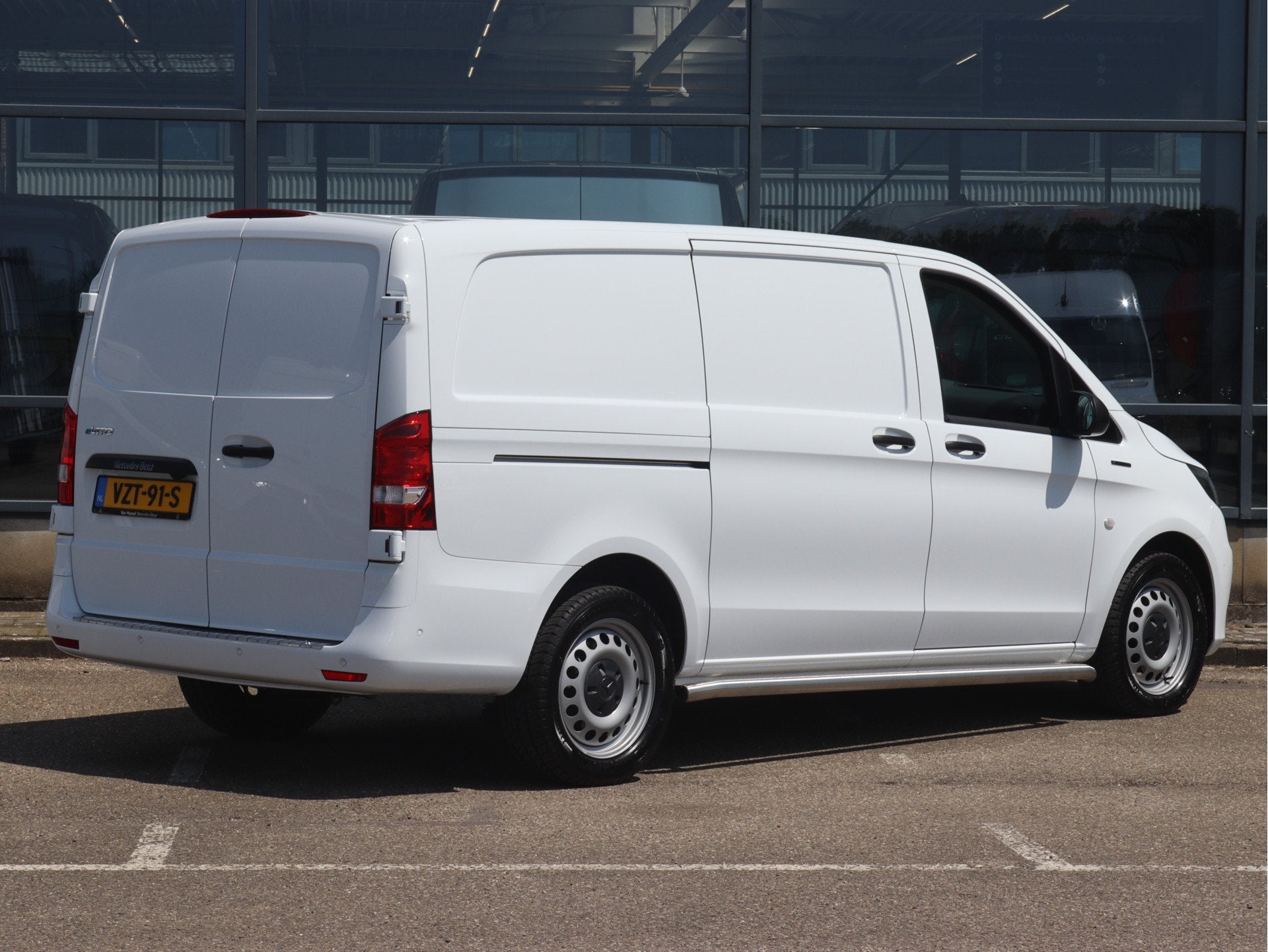 Mercedes-Benz eVito L2 66 kWh | AIRCO/NAVI/CAMERA/SNELLADEN, Auto's, Gebruikt, Zwart, 116 pk, Te koop