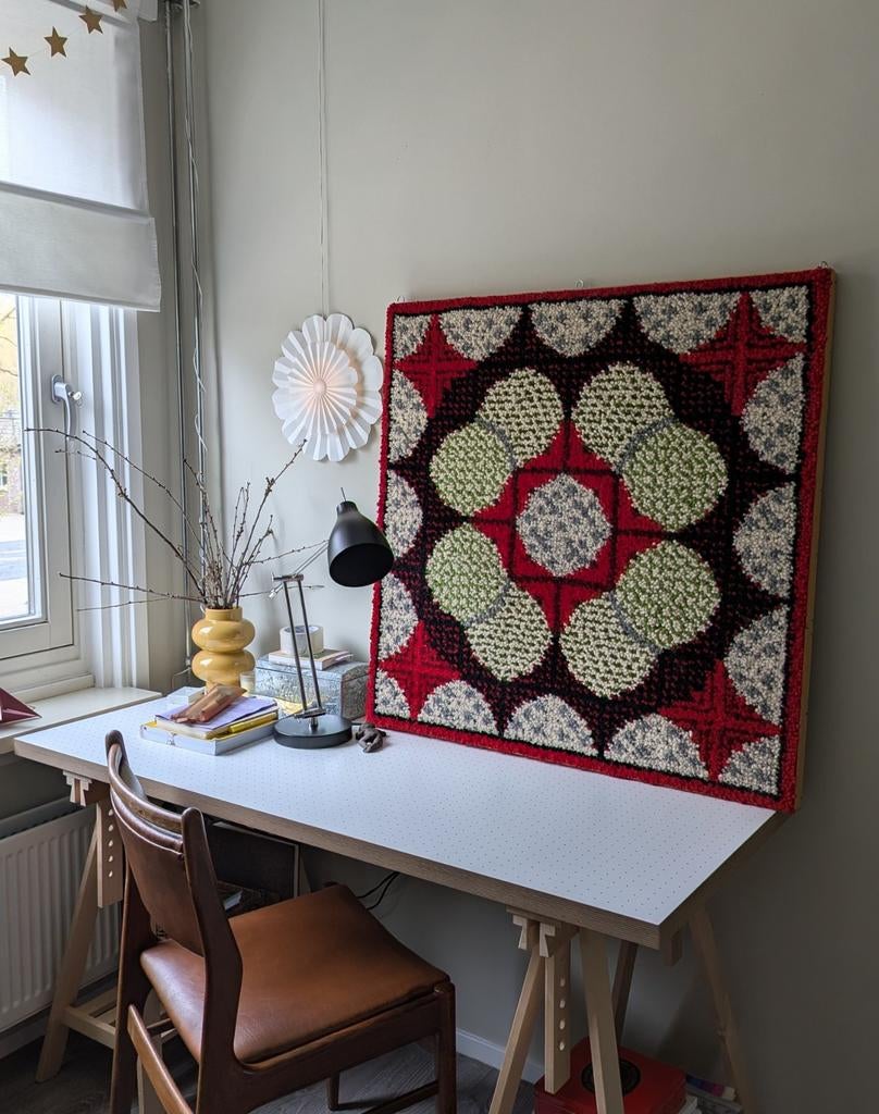 Wandkleed met geometrisch patroon, Ophalen