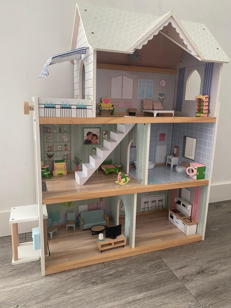 Gedetailleerd Houten Poppenhuis met Lift en Trap, Ophalen, Zo goed als nieuw, Poppenhuis