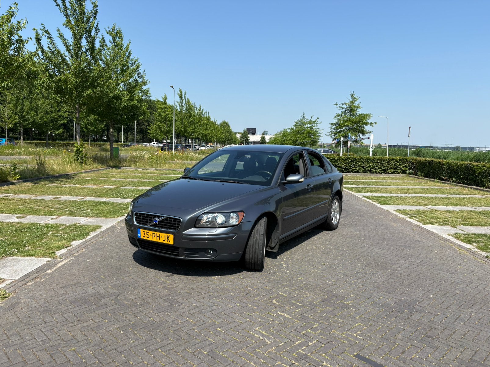 Volvo S40 2.4 I 103KW Geartronic 2004 Grijs, Zwart, 4 cilinders, 700 kg, Particulier