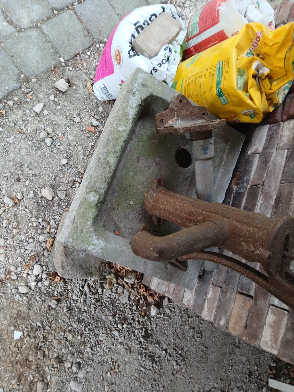 oude bendheimer gootsteen met waterpomp, Ophalen, Gebruikt