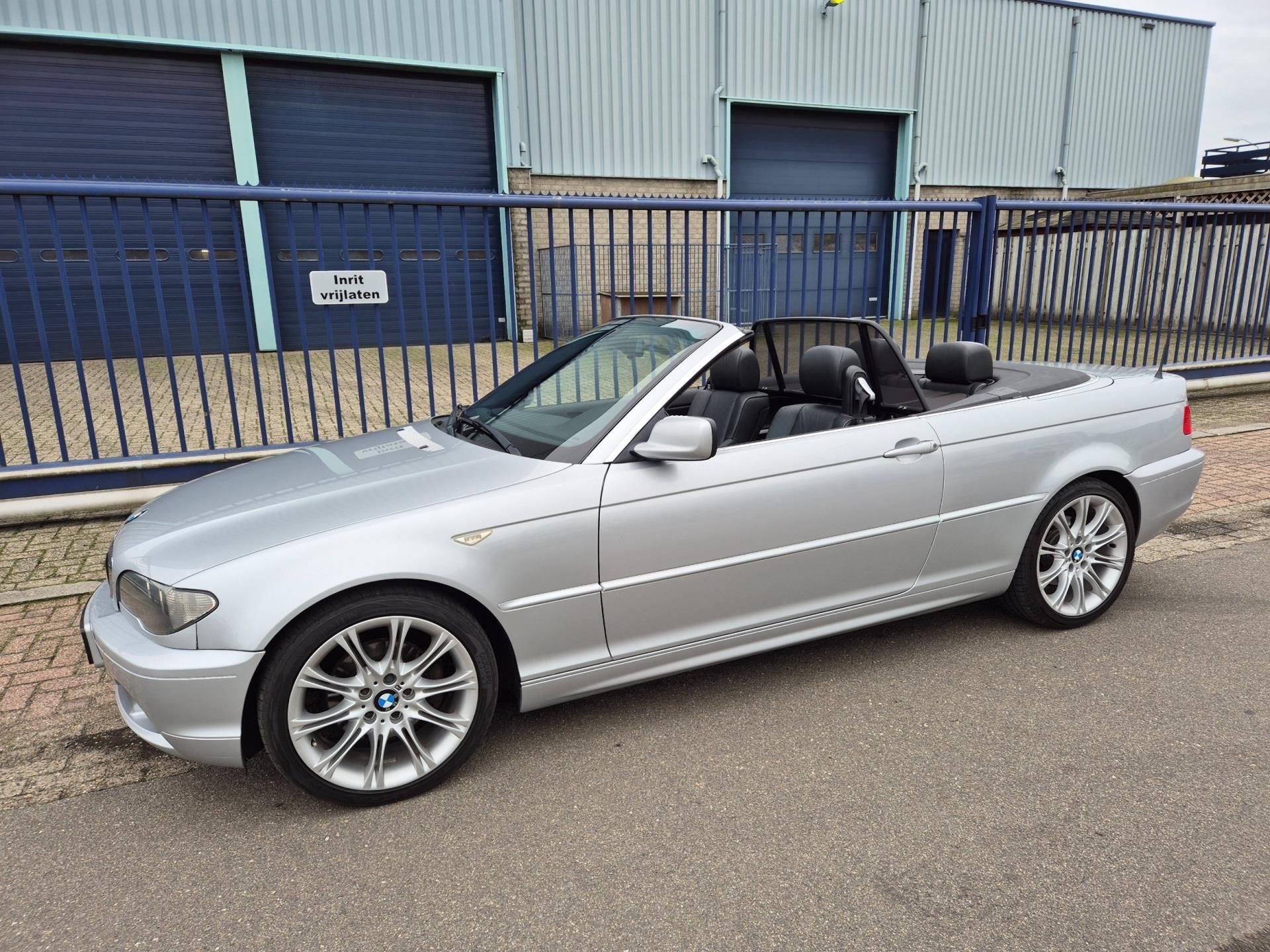 BMW 3-serie Cabrio 320Ci AUT. *CLIMA*LEER*18 INCH* ZEER MOOI, Auto's, Achterwielaandrijving, Gebruikt, Zwart, Cabriolet