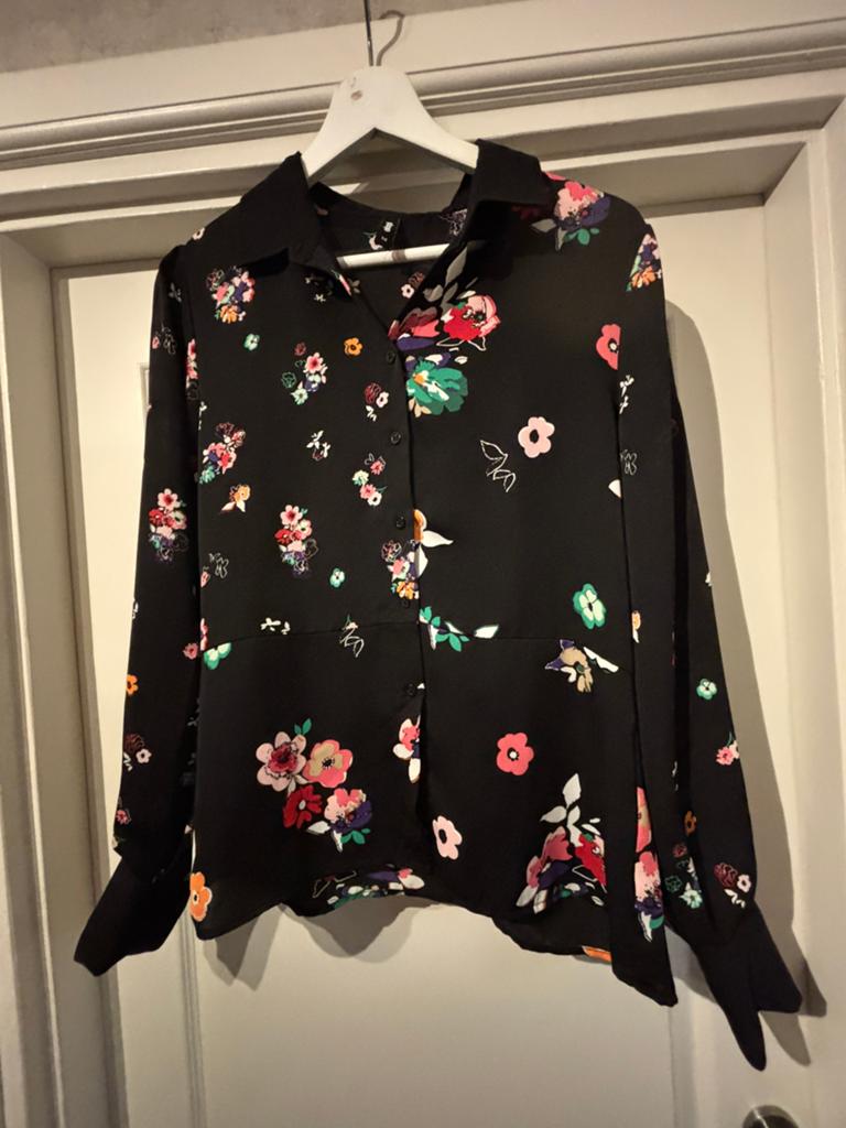 Leuke blouse!, Ophalen of Verzenden, Zo goed als nieuw, Maat 38/40 (M), Zwart