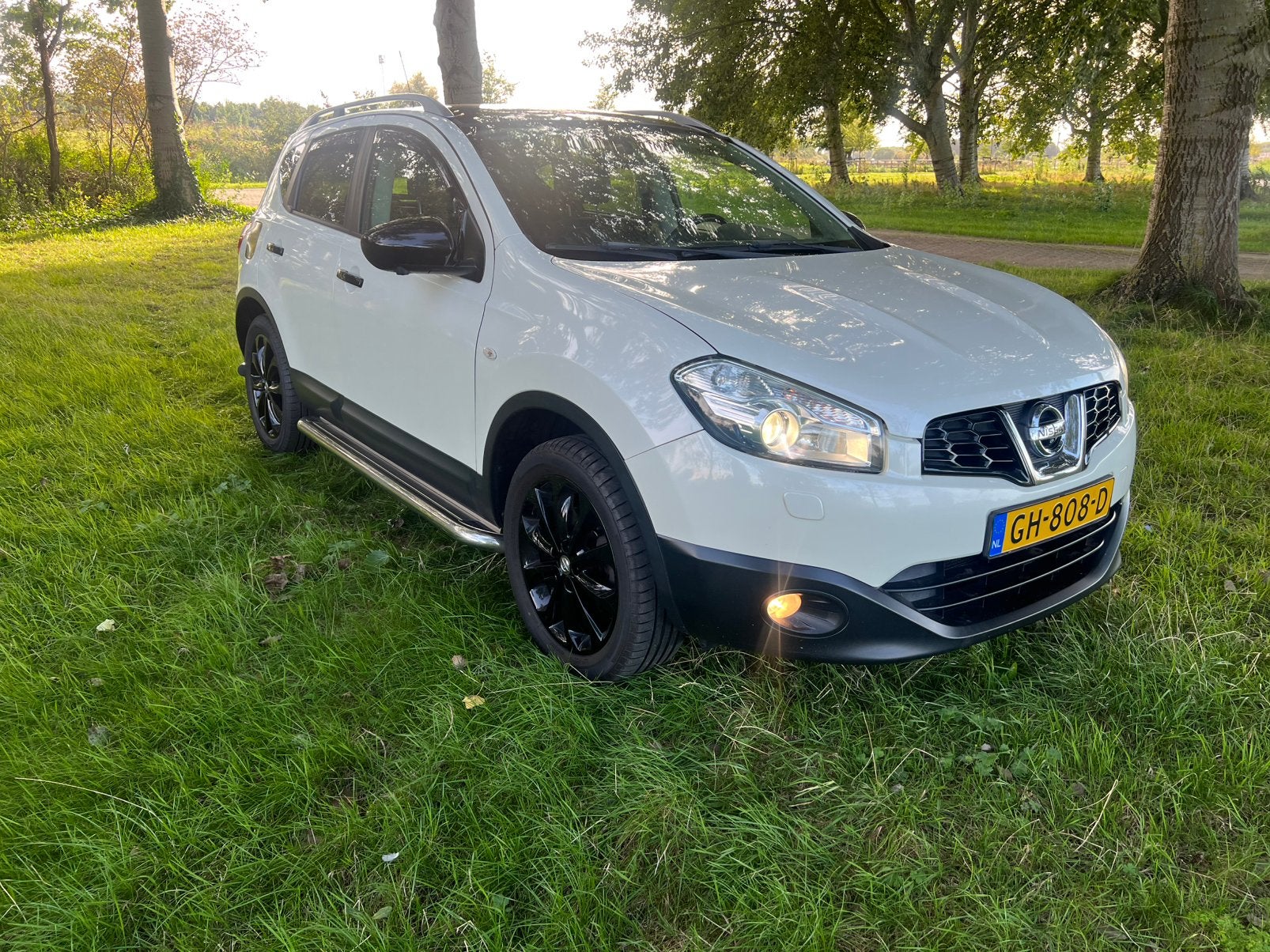 Foto 19 van Nissan Qashqai 1.6 2WD CVT 2013 Wit