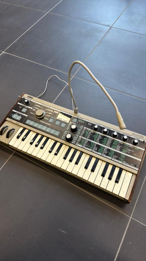 Korg Microkorg Synthesizer/Vocoder - Vintage Look, Muziek en Instrumenten, Synthesizers, Gebruikt, Korg, Met midi-aansluiting