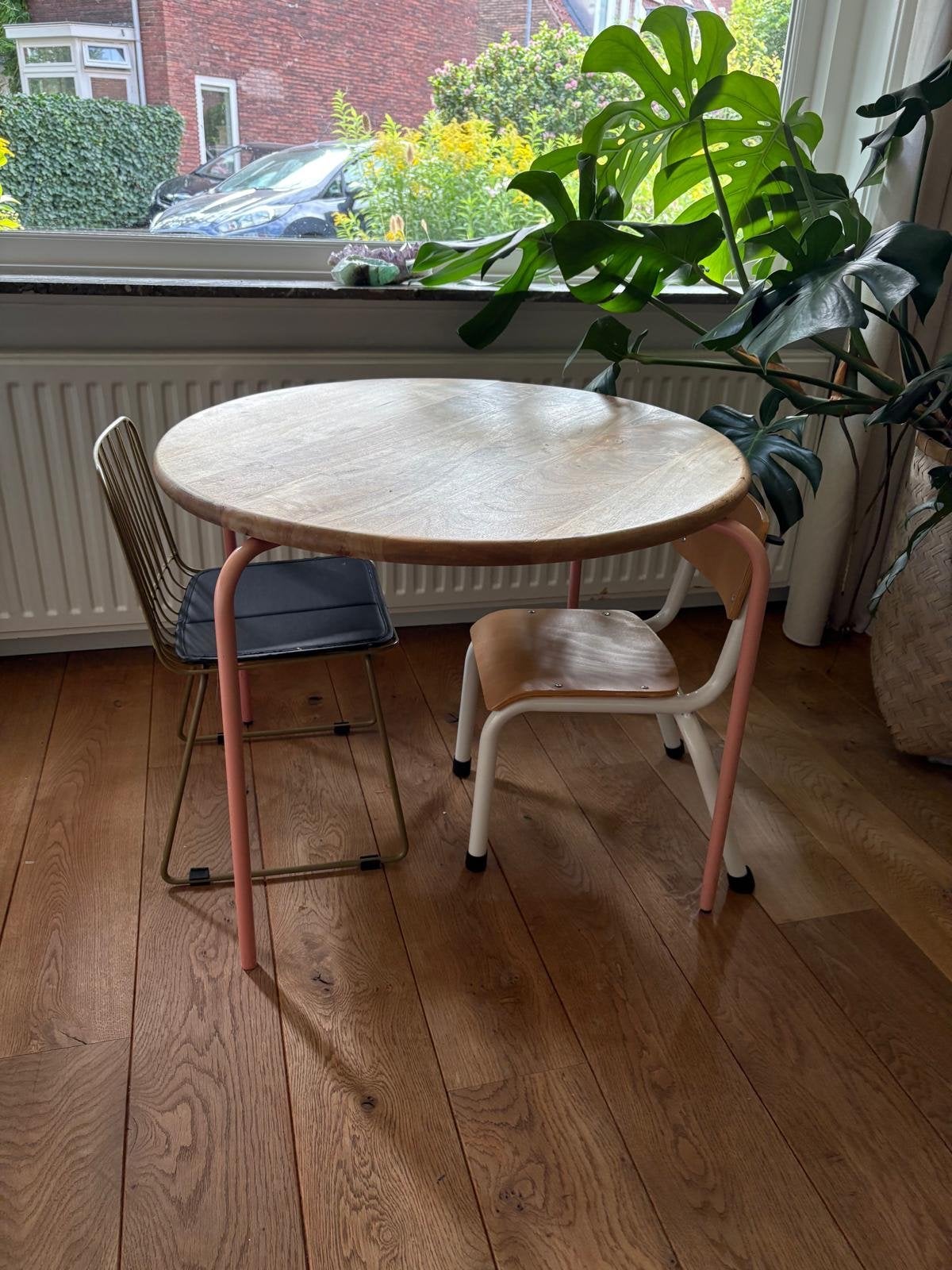 Houten kindertafel (Kidsdeco) met stoeltjes, Ophalen, Gebruikt