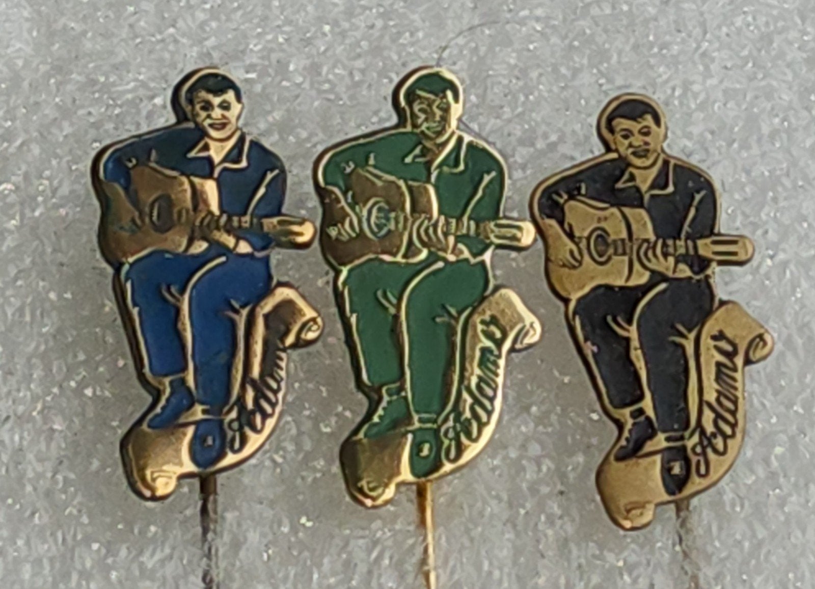 3 Speldjes Adamo Zanger uit België, Ophalen of Verzenden, Gebruikt, Overige onderwerpen, Speldje of Pin