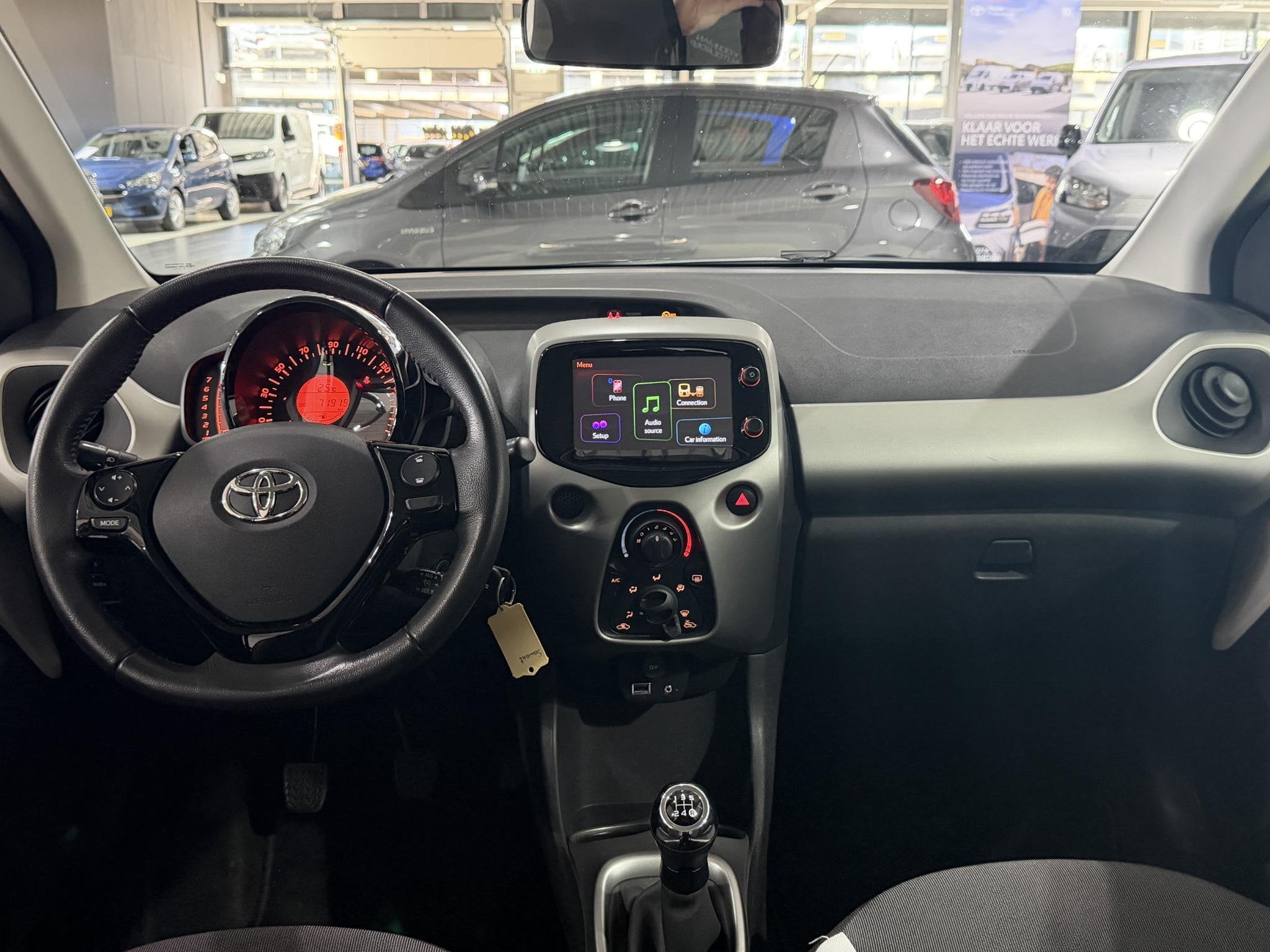 Toyota Aygo 1.0 VVT-i x-play Dealer onderhouden , All season, Auto's, Dealer onderhouden, Stof, Gebruikt, Euro 6