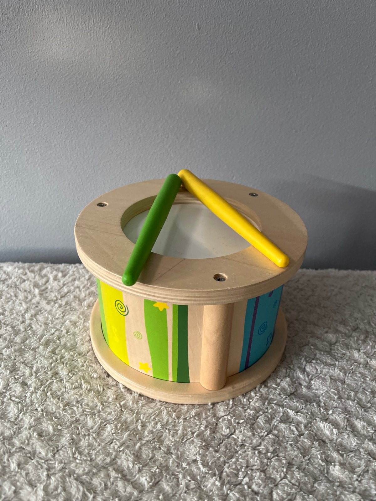 Houten trommel met stokjes voor de kleine muzikant, Ophalen of Verzenden, Zo goed als nieuw, Overige typen
