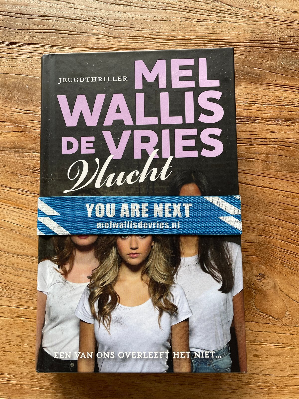 Mel Wallis de Vries - Vlucht (Jeugdthriller), Ophalen of Verzenden, Nieuw, Nederland