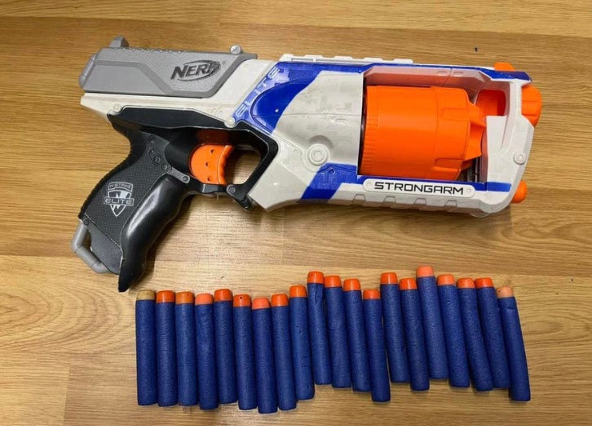 Nerf n-strike elite strongarm incl pijltjes, Kinderen en Baby's, Speelgoed | Buiten | Actiespeelgoed, Ophalen of Verzenden, Zo goed als nieuw