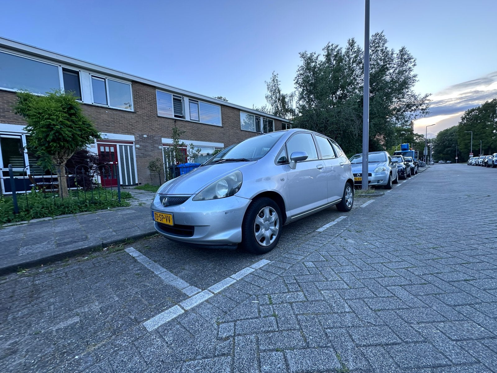 Honda Jazz 1.2 I 2006 Grijs, Auto's, Voorwielaandrijving, 450 kg, 40 €/maand, 4 cilinders
