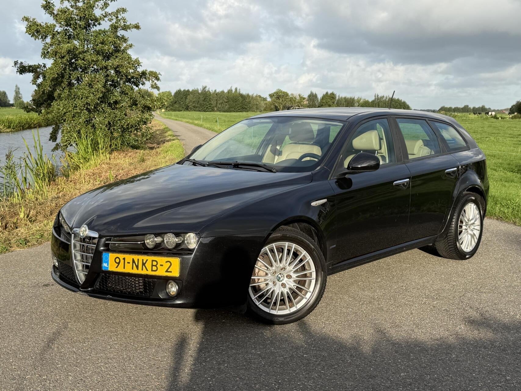 Alfa Romeo 159 Sportwagon 1.8 CENTENARIO | NL | DEALER OH, Auto's, Gebruikt, Beige, 4 cilinders, 1796 cc