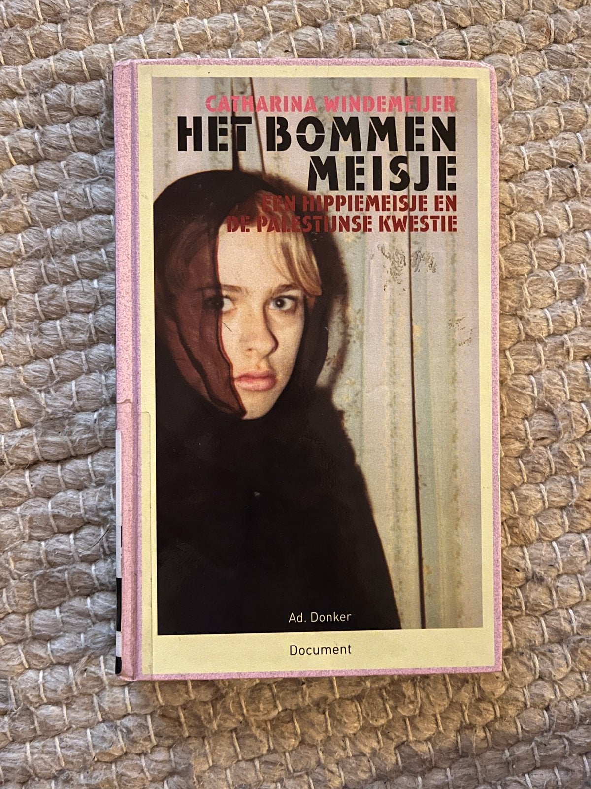 Het Bommenmeisje - Catharina Windemeyer, Ophalen of Verzenden, Gelezen