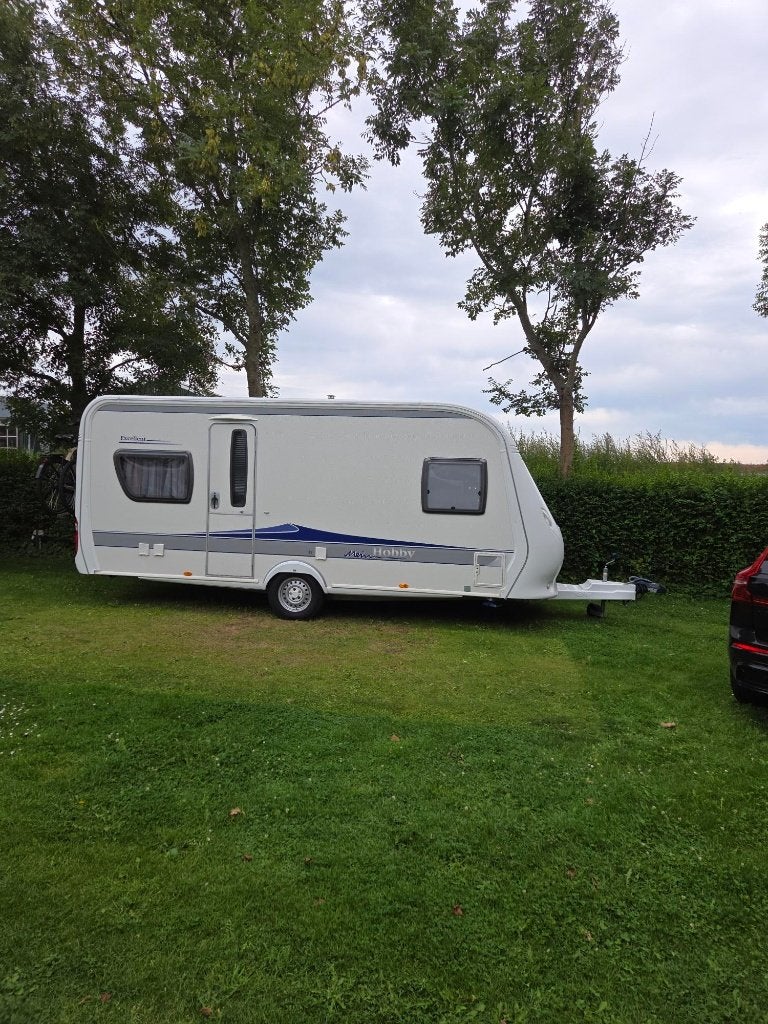 Hobby 495 UFE Excellent 2009 compleet met voortent en luifel, Rondzit, Hobby, Frans bed, Particulier