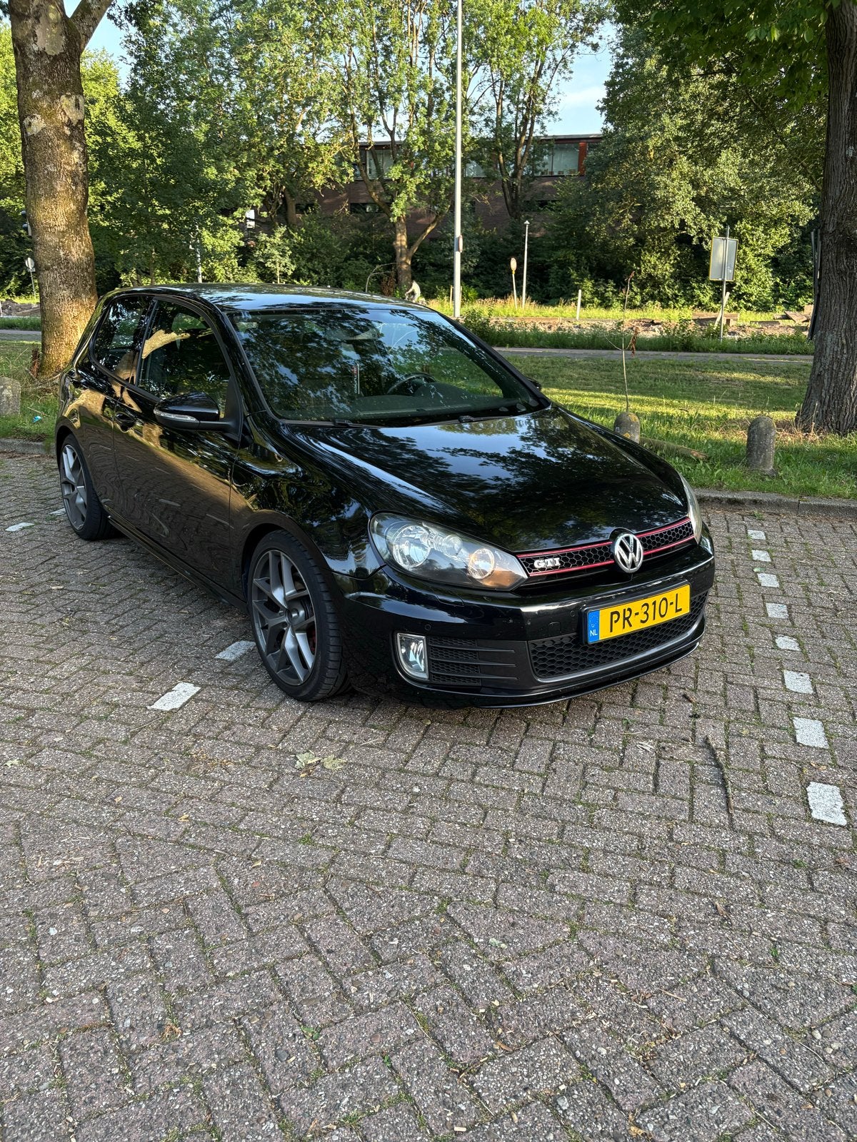 Volkswagen Golf 2.0 GTI 155KW DSG 2009 Zwart, Auto's, 4 cilinders, Zwart, 14 km/l, 1314 kg