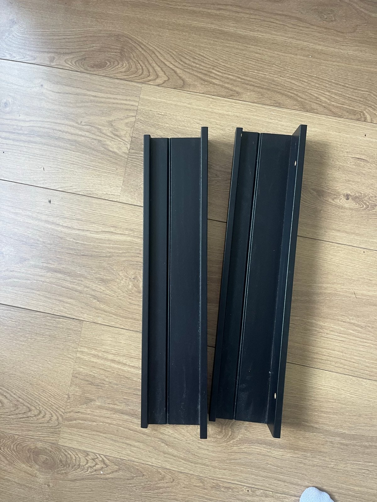 IKEA MOSSLANDA Planken - Zwart (2 stuks), Ophalen of Verzenden, Zo goed als nieuw