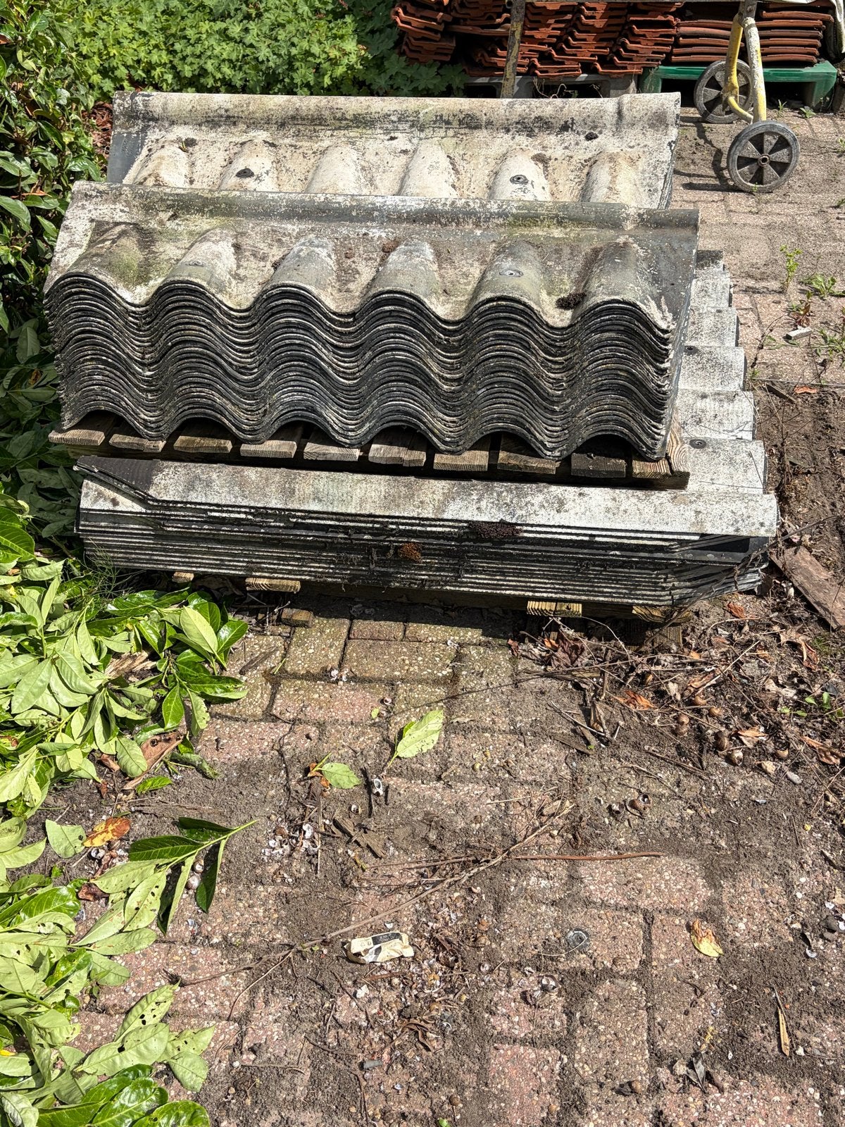 Cementgebonden golfplaten en nokplaten (ca 25 stuks elk), Ophalen, Overige materialen, Gebruikt, 15 m² of meer