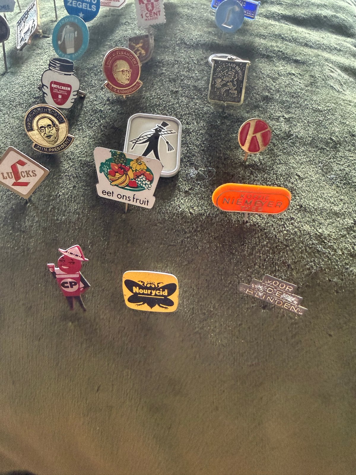 40 Vintage Speldjes/Pins - Diverse Merken en Onderwerpen, Verzamelen, Ophalen of Verzenden, Gebruikt, Dier of Natuur, Speldje of Pin