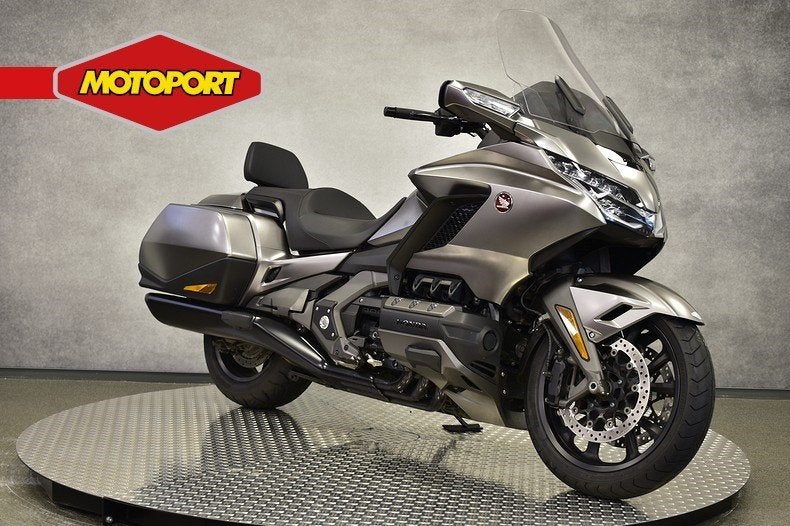 Honda GL 1800 BAGGER (bj 2018), Info@motoportwormerveer.nl, Honda Motor Europe, Bedrijf, Crystal Bldng B-Unit B11.2 Rivium Blv200
2909 LK  Capelle aan den IJsel, NL