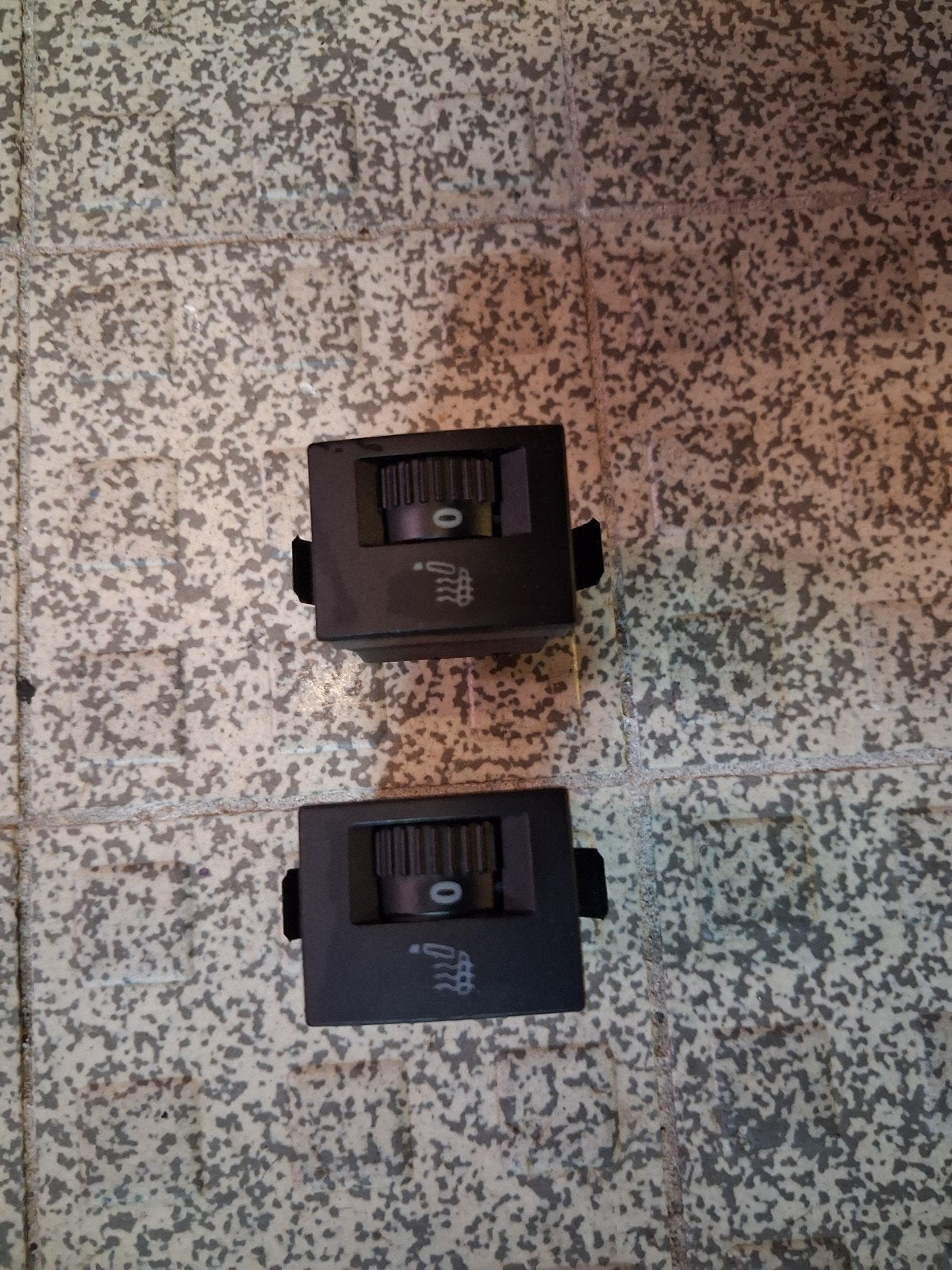 Originele set stoelverwarmingsschakelaars vw polo 9N1 / 9N2, Auto-onderdelen, Ophalen of Verzenden, Gebruikt, Volkswagen
