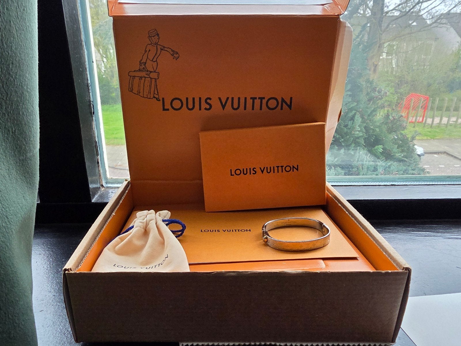 Louis Vuitton Monogram Armband - Zilverkleurig, Ophalen of Verzenden, Zo goed als nieuw, Zilver, Overige materialen