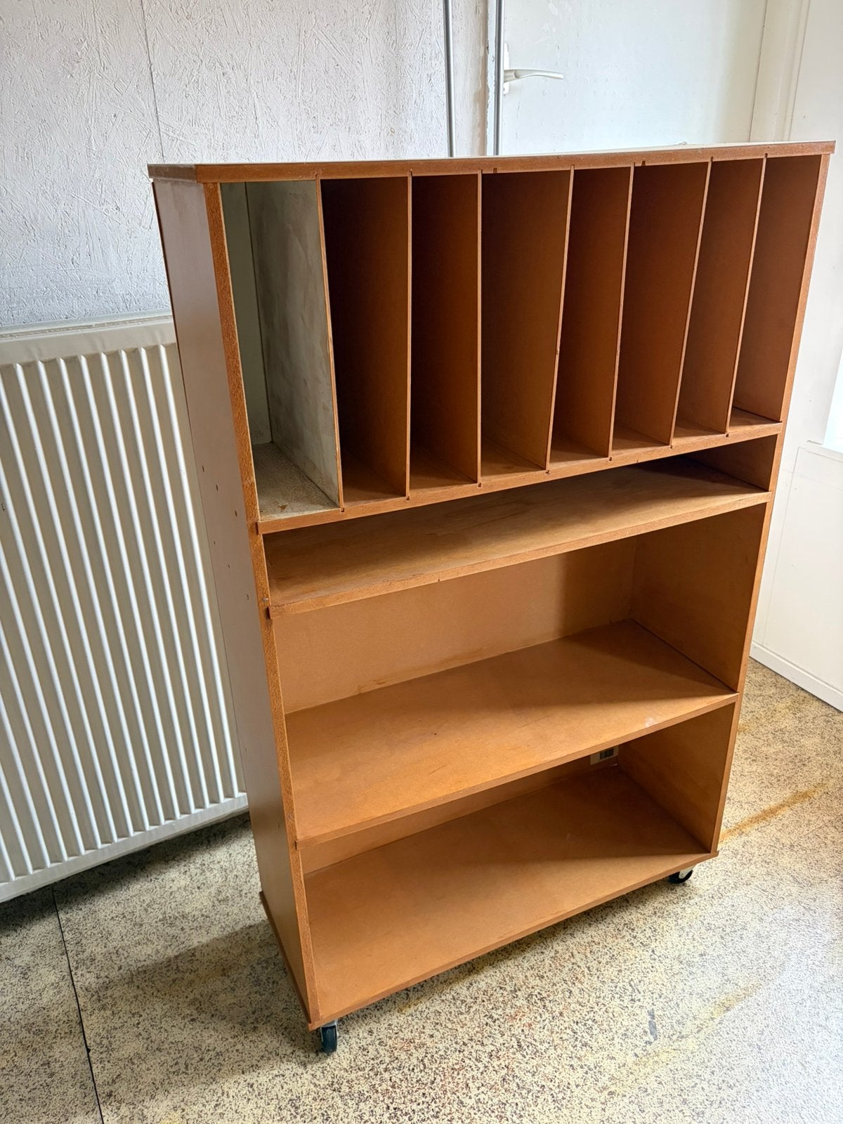 Boekenkast op wielen, Ophalen, Zo goed als nieuw, 25 tot 50 cm, 50 tot 100 cm