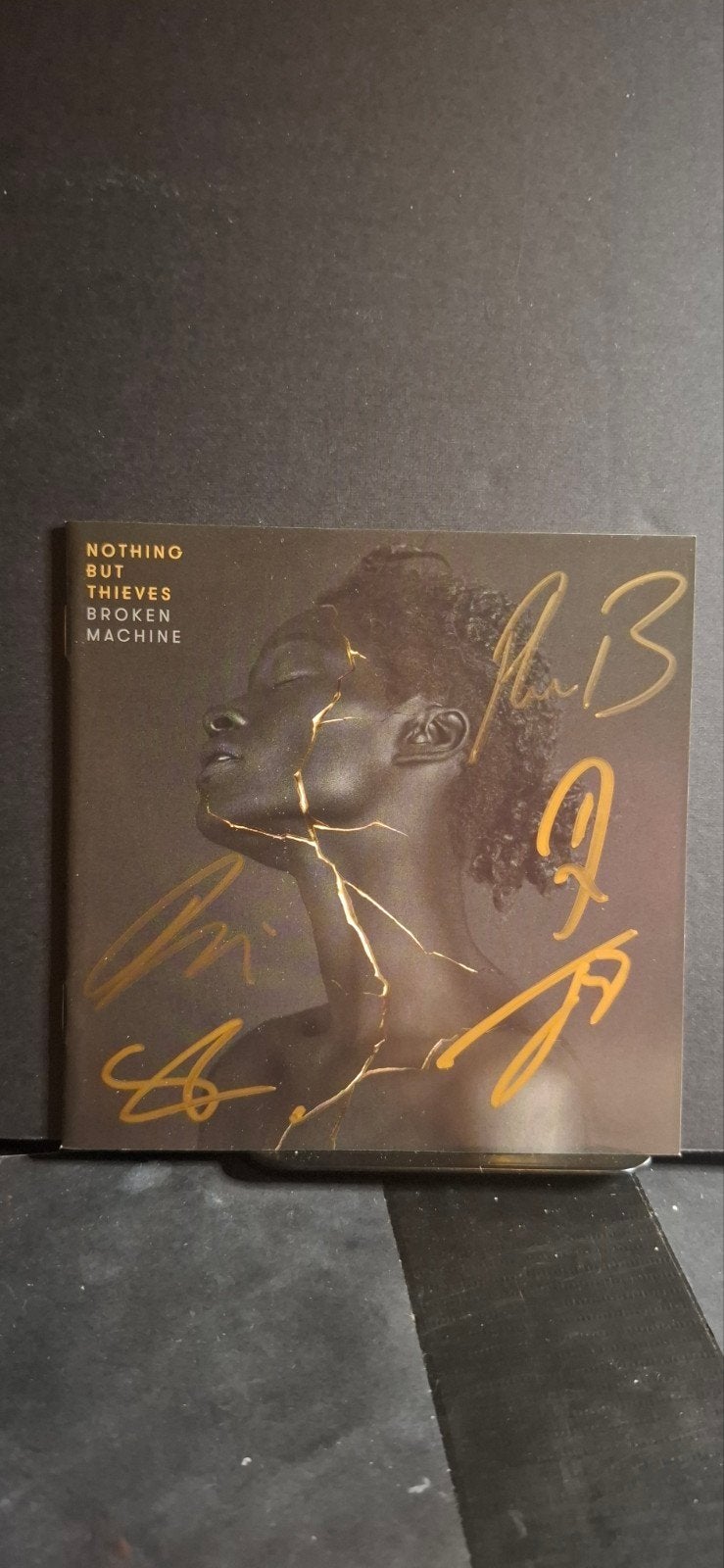 Nothing But Thieves - Broken Machine (Gesigneerd), Rock, Ophalen of Verzenden, Zo goed als nieuw, Gesigneerd