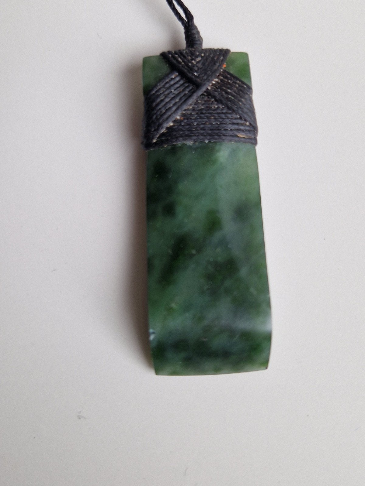 Maori Toki ketting van groene steen uit Nieuw-Zeeland, Met hanger, Gebruikt, Verzenden, Steen of Mineraal