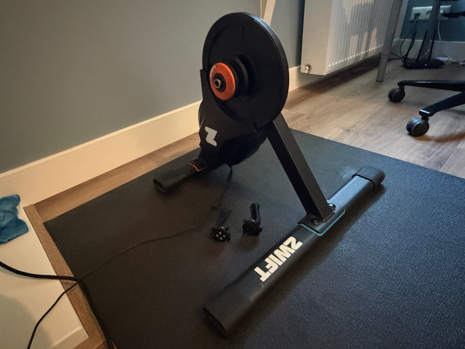 Zwift Hub One Smart Trainer met Zwift Cog en Shifters, Ophalen, Zo goed als nieuw, Overige typen